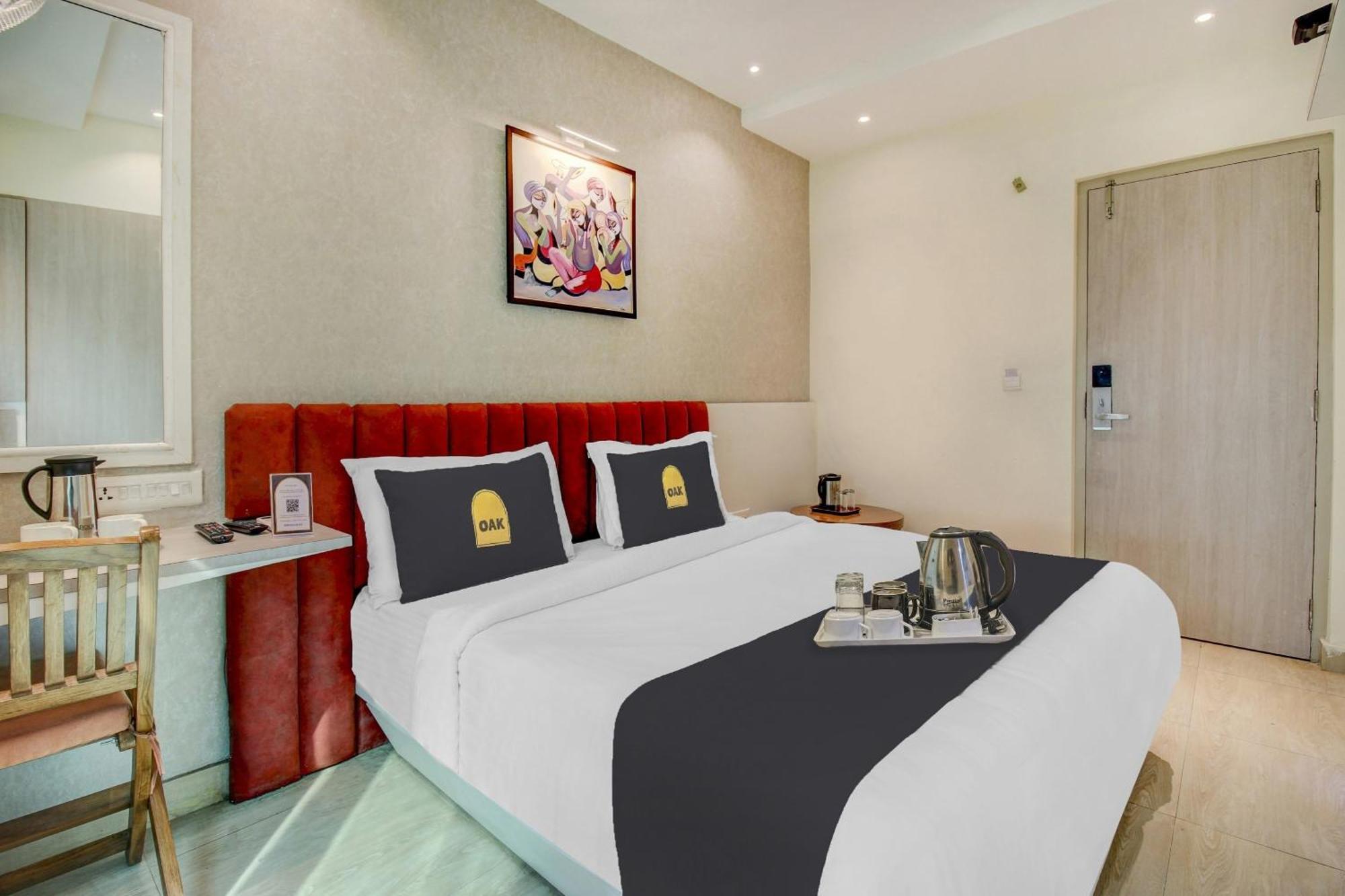 Super Townhouse Geetraj Near Shalimar Gateway Lucknow Hotel Eksteriør billede